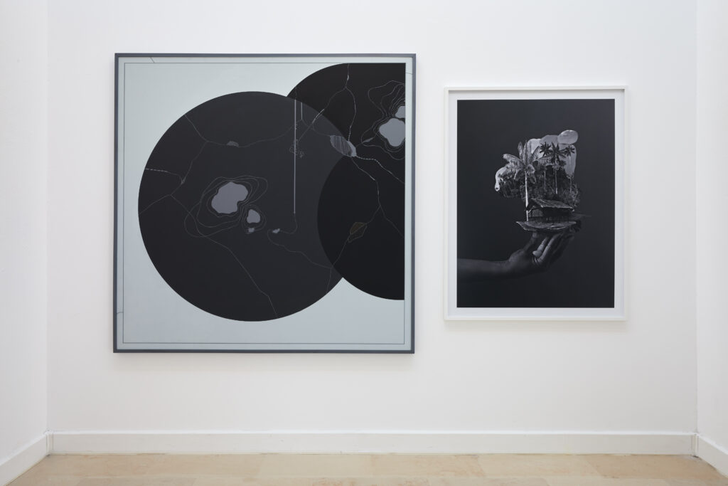 deux photographies noir et blanc, grand format, encadrées