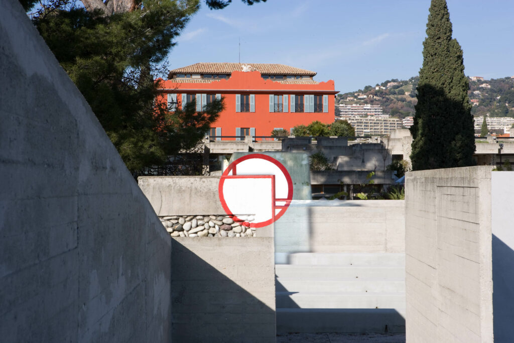 Architecture Villa Arson et vue sur l'oeuvre de Felice Varini